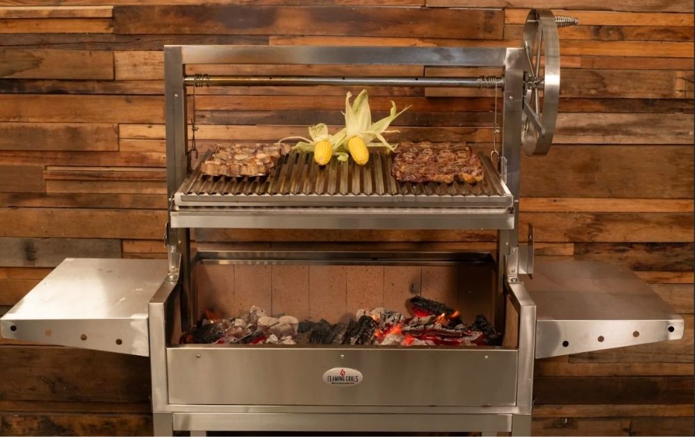 This_image_show_Flaming_Coals_Parrilla_BBQ_with_Firebricks