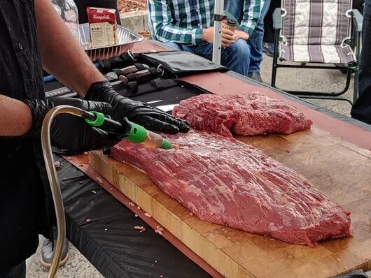 This image shows the injector feed used on meat. This image shows the injector feed used on meat.